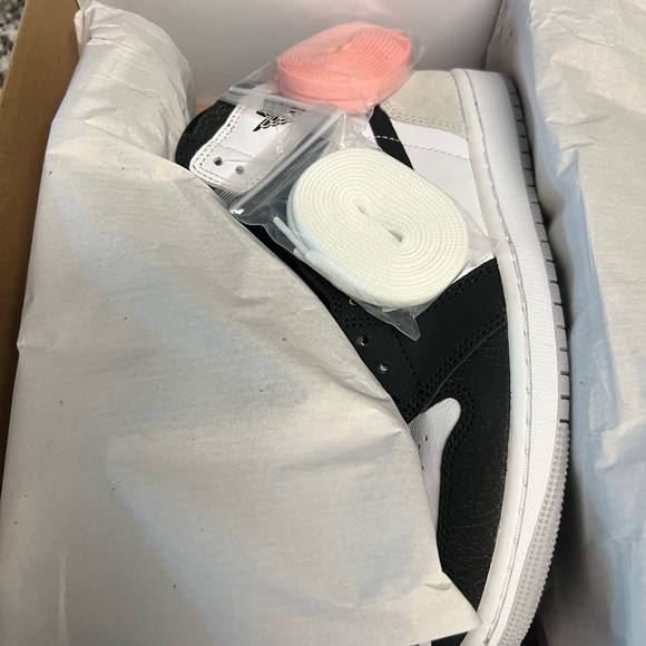 Jordan 1 retro high bleached coral - Picture 7 of 9
